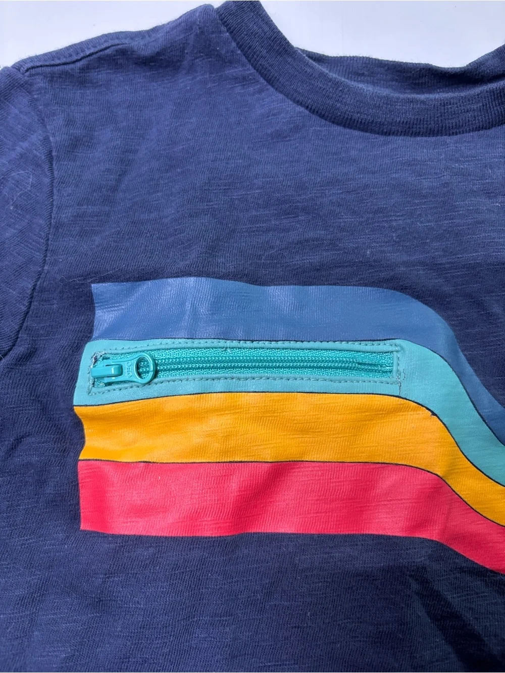 GAP Kids Size S 6-7 Rainbow Stripe Graphic T-Shirt Navy